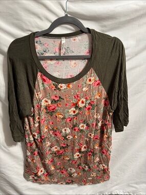 Floral Raglan Scoop Neck Tee - Olive Sleeves, Blush Floral